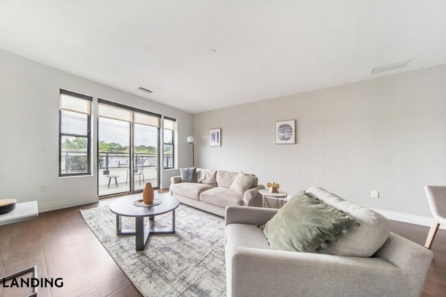 Building Photo - 12312 Mayfield Rd Unit 403