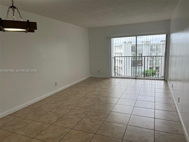 Photo - 8610 N Sherman Cir Unidad 504