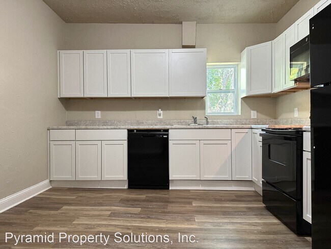 Photo - 4 br, 2 bath House - 803 E Court Ave