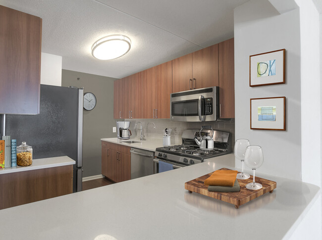 Building Photo - 10 West Apartments