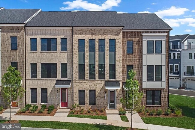 Photo - 13916 Aviation Pl