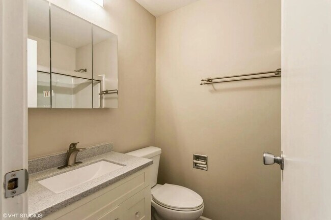 121 Richmond Dr