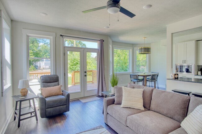 Photo - 2130 Gent Ave