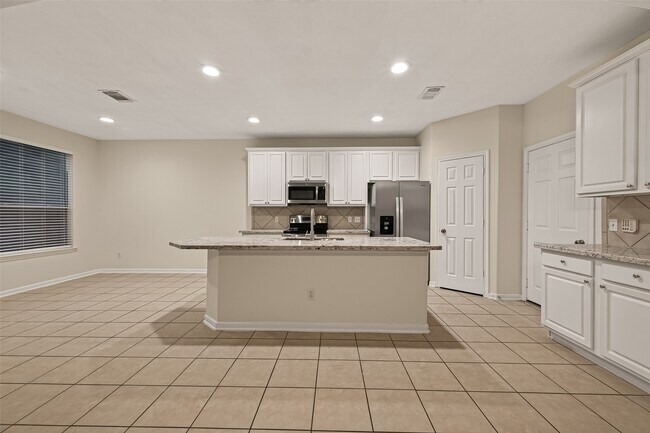 119 Ledgestone Pl