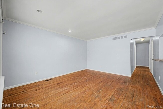 Photo - 21046 Wakedon St