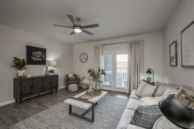 1HAB, 1BA - 903SF - Sala de estar