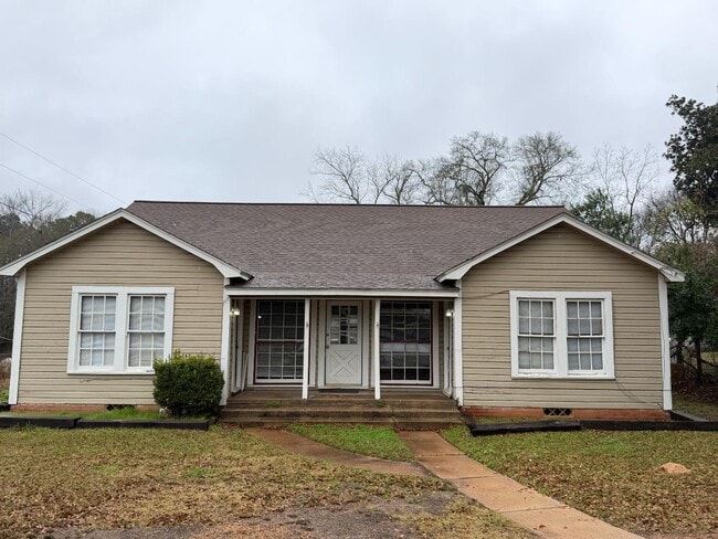 Building Photo - 2021 Center Rd