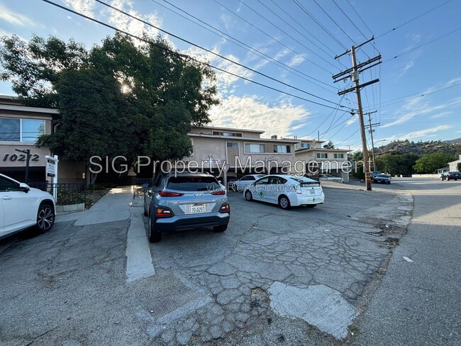 10212 Tujunga Canyon Blvd Unidad 2