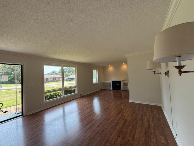 Photo - 524 Graycroft Dr SW