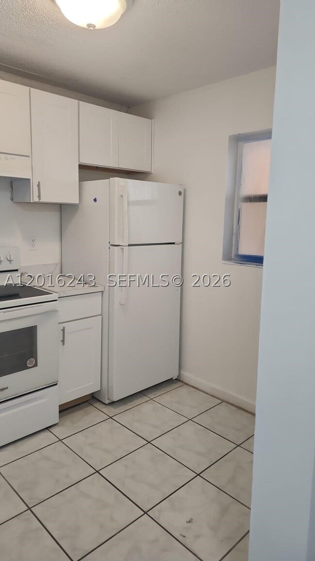 Building Photo - 3199 Foxcroft Rd Unit 108
