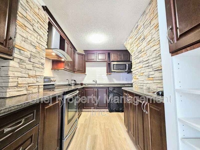 Photo - 10502-10100 100 Ave