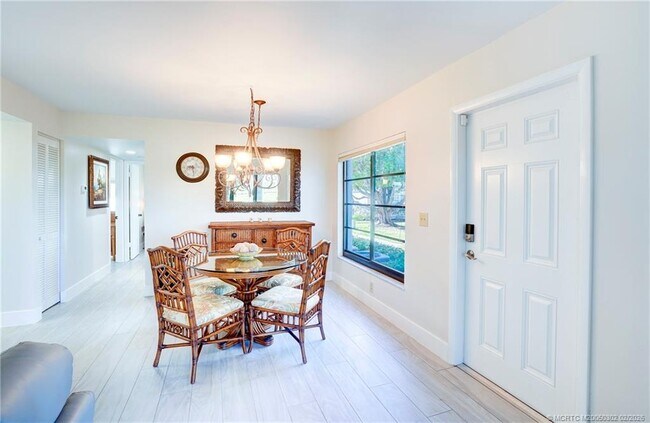 Photo - 331 Golfview Cir