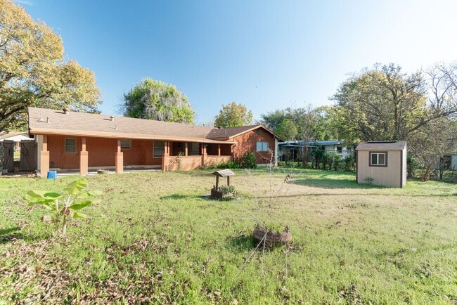 Building Photo - Spacious Family Home in Prime Location