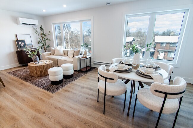 Photo - Unit 1B | Upper Level | 2 Bedroom, 1 Bathroom Unité B