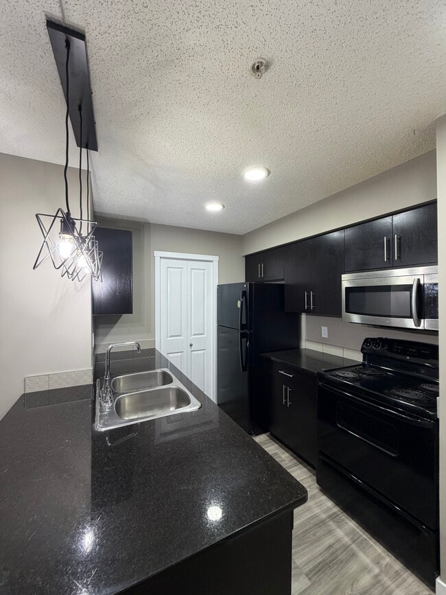 Building Photo - 108 Unit 108