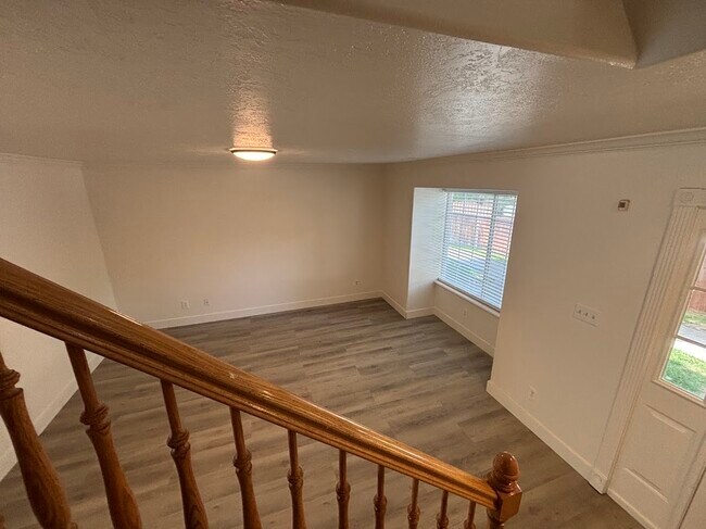 Photo - 914 N Main St