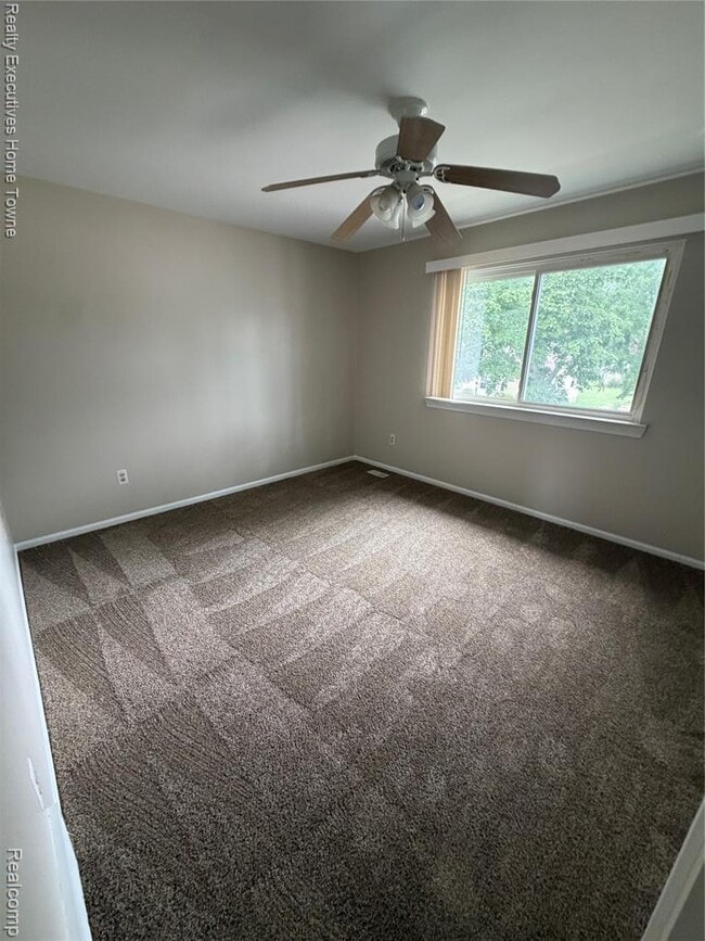 Photo - 2622 Maple St