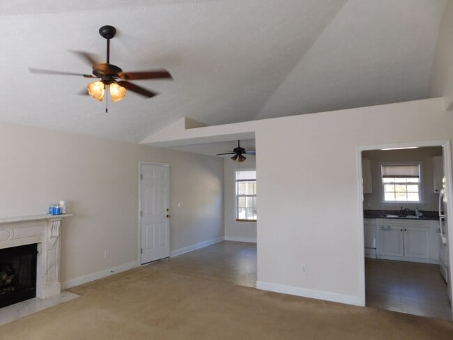 Photo - 119 Pella Ln