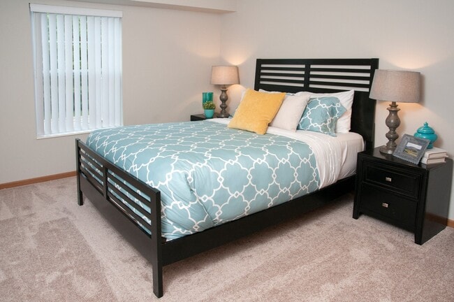 Spacious bedroom - Chaska Place Apartments