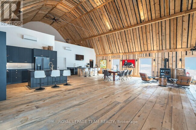 Photo - 877 Huntmar Dr