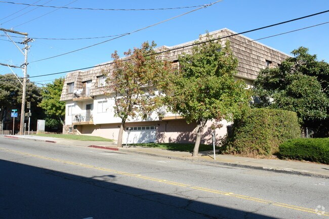 Photo - 200 Maple Ave