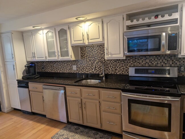 Photo - 159 Maverick St Unit 1