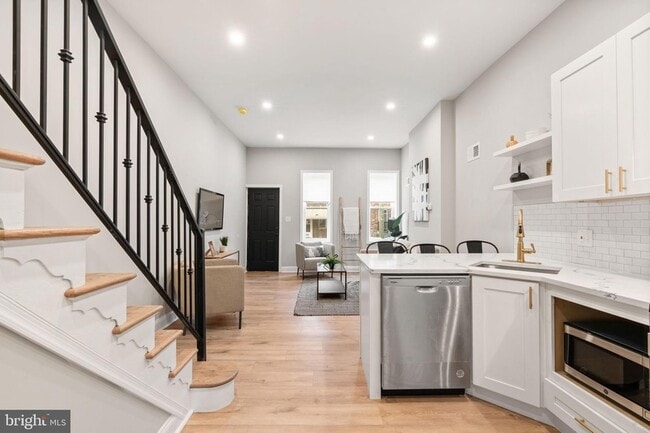 Photo - 2571 Coral St