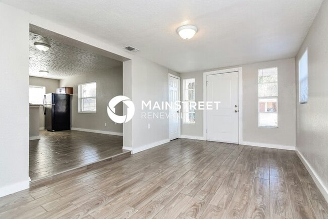 Photo - 3 Bedroom Pet-Friendly Home in Tampa, FL w...