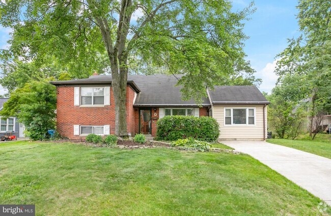 Building Photo - 6833 Inverness Dr Rental