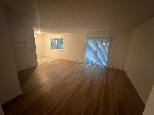 Photo - 1422 Drake Dr Unit B