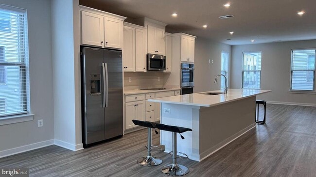 Building Photo - 2433 Silver Line Aly
