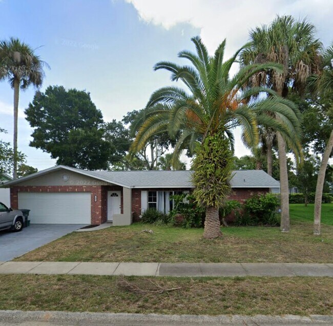 Family home with pool! - Family home with pool!