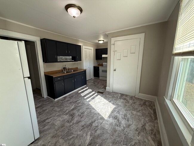 Photo - 801 Perry Rd