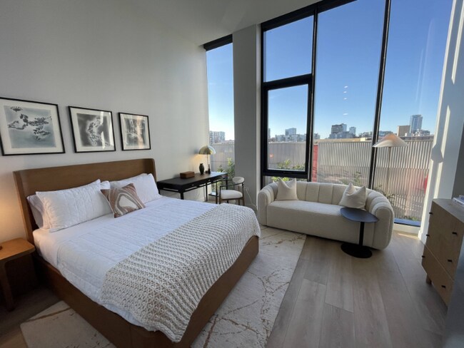 Building Photo - 1104 W Van Buren St Rental