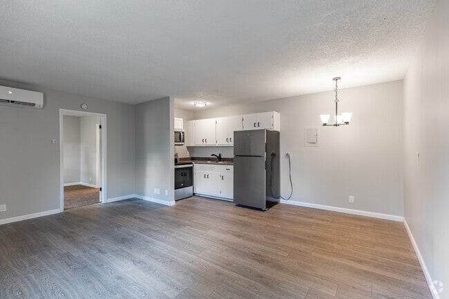 1BR, 1BA - 550SF - Living Room