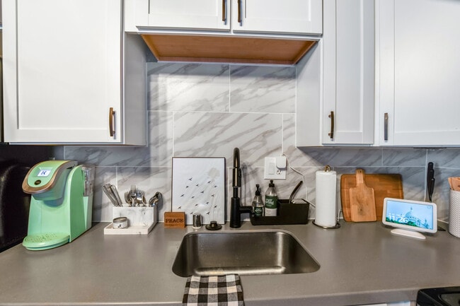 Photo - 2437 Atwood Ave Unit 1