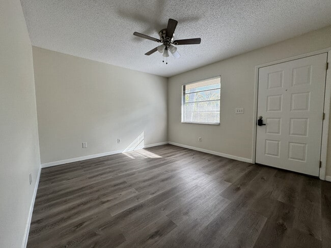 Photo - 2900 Shore Dr Unit Apt B