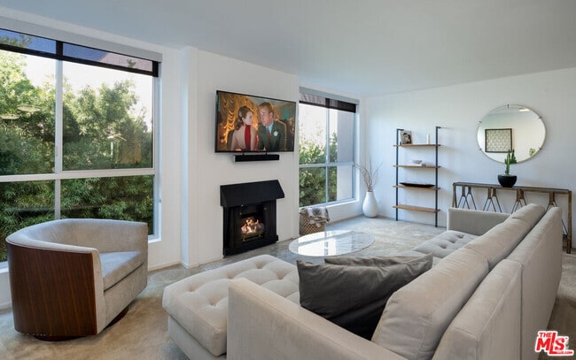 Building Photo - 927 Kings Rd Unit 317 Rental
