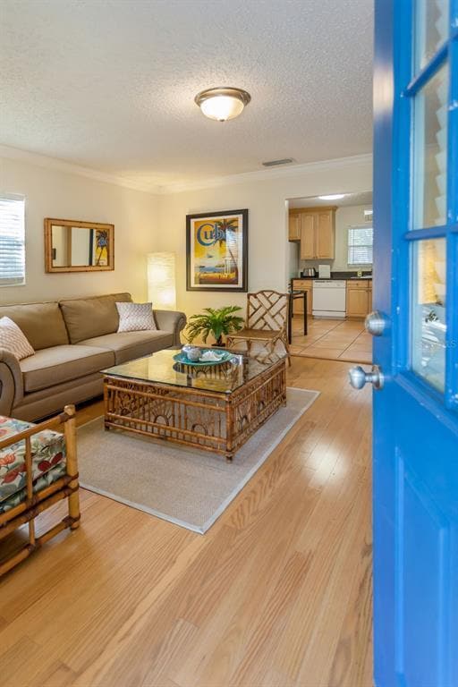 Photo - 213 W Alfred St