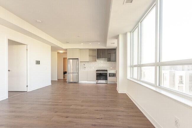 Building Photo - 405 Dundas St W