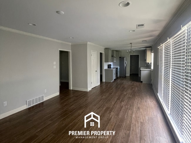 Photo - Executive 4BR Estate in Dogwood Trails | Houston High Schools & Designer Finishes