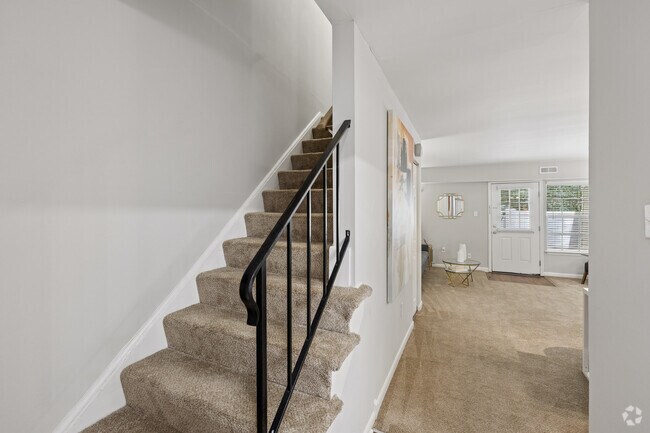 2BR, 1.5BA - 981SF - Hallway