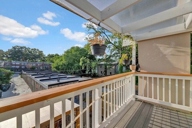 Photo - 639 20th St NE