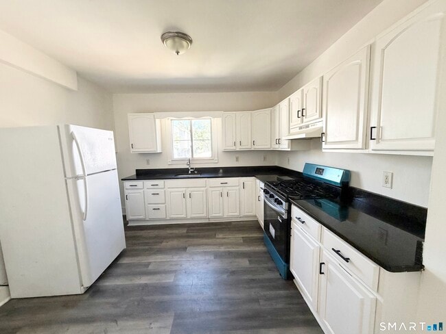 215 Read St Unit 2nd fl