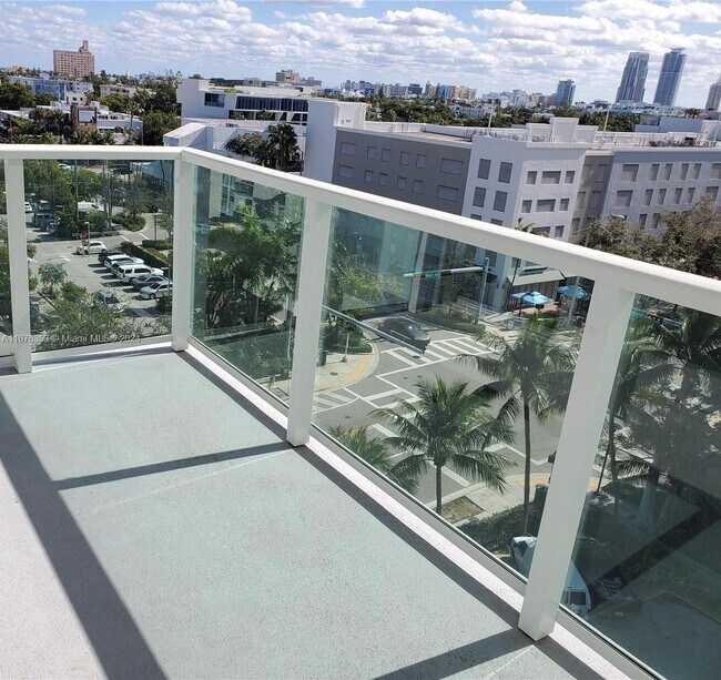 1000 West Ave