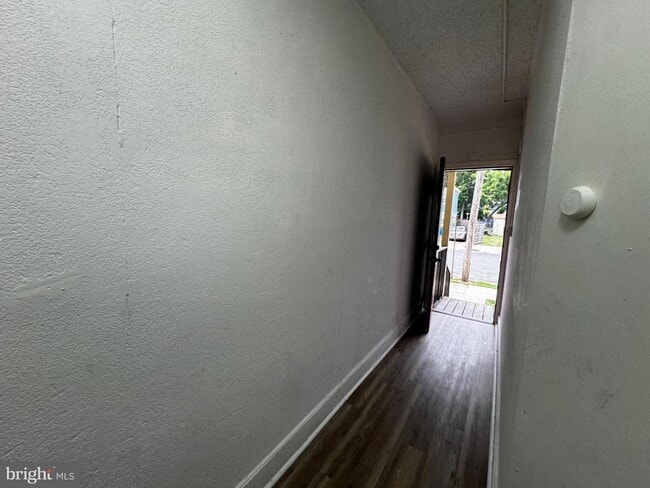 Building Photo - 323 E Vine St Rental