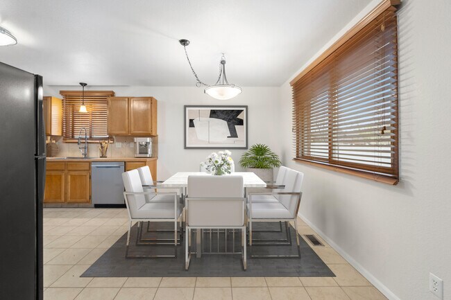 Photo - 209 E Chestnut St