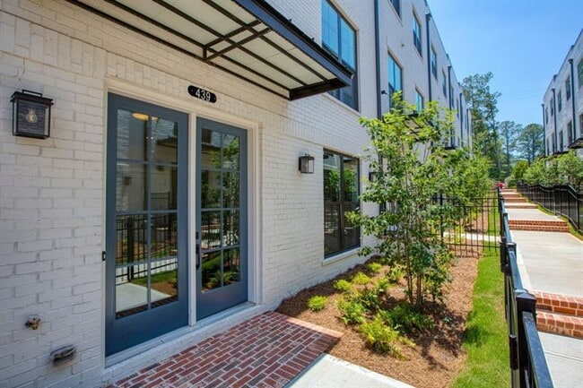 Photo - 439 Burton Dr