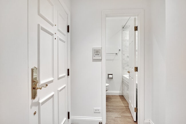 Photo - 1228 N Dearborn St Unidad 2F