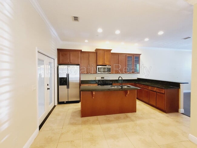 1381 Orchid Ave